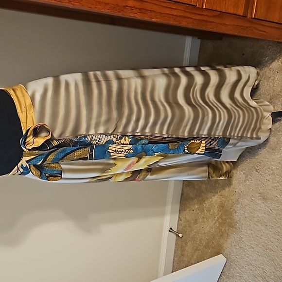 Reversible wrap silky skirt - Picture 3 of 4